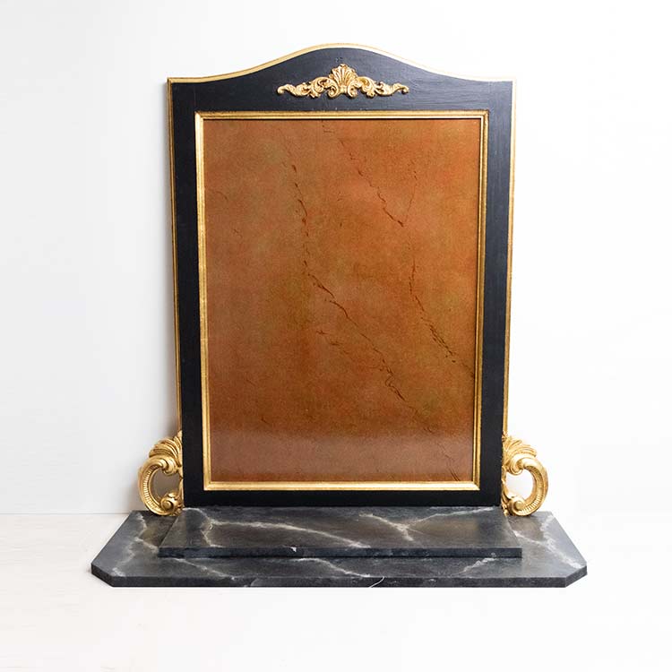 Dosel imitación mármol negro y rojo