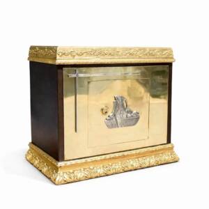 Sagrario de metal y madera